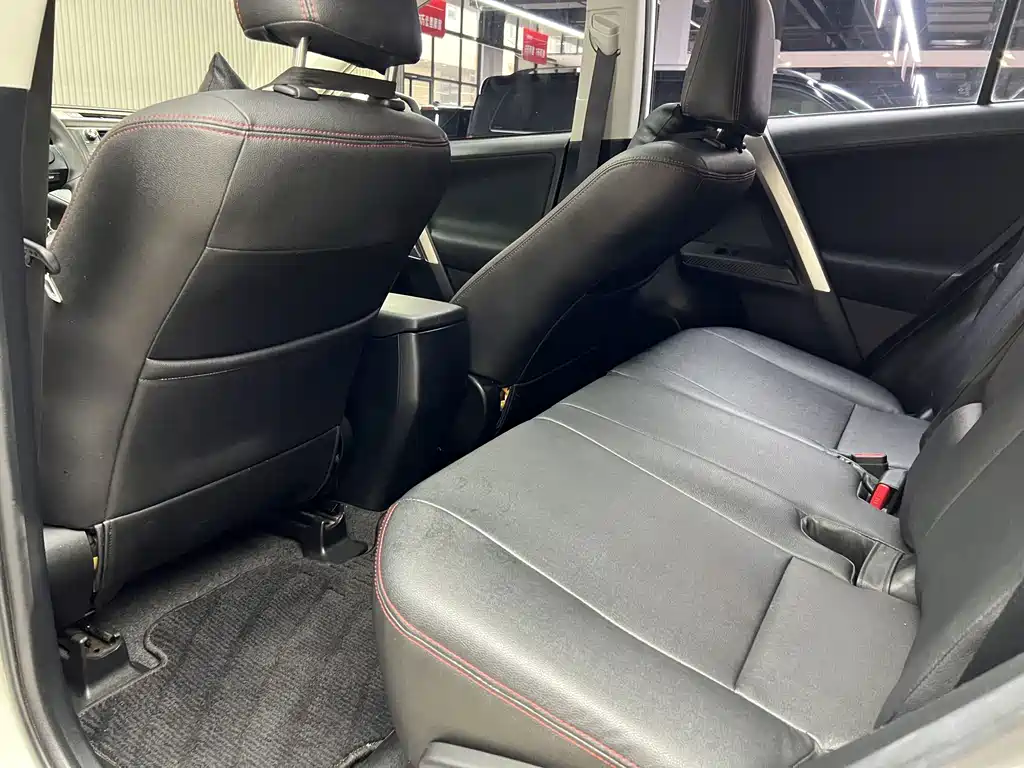 Toyota RAV4 — миниатюра 12