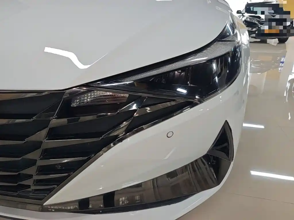 Hyundai Elantra — миниатюра 24
