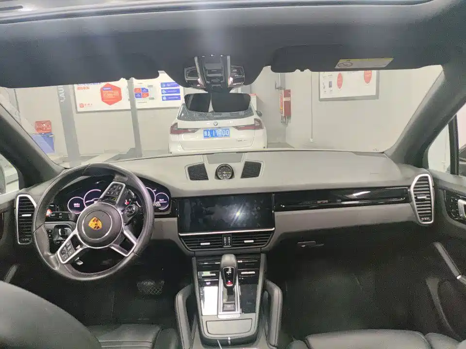 Porsche Cayenne Hybrid — миниатюра 5