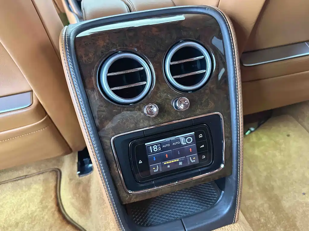 Bentley Flying Spur — миниатюра 14