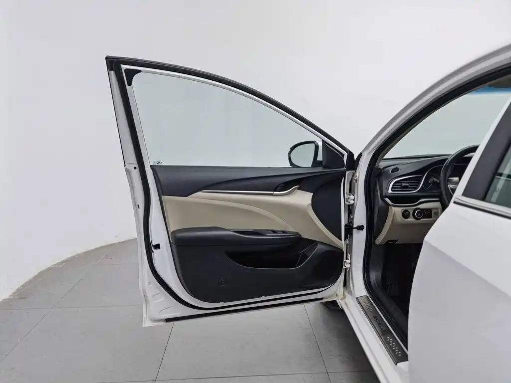 Buick Excelle — миниатюра 8