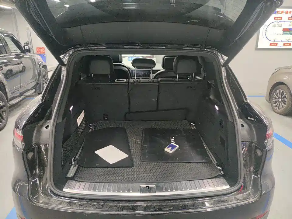 Porsche Cayenne Hybrid — миниатюра 7