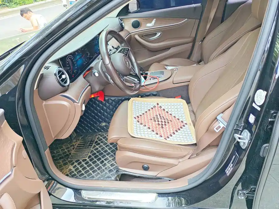 Mercedes-Benz E-Class — миниатюра 9