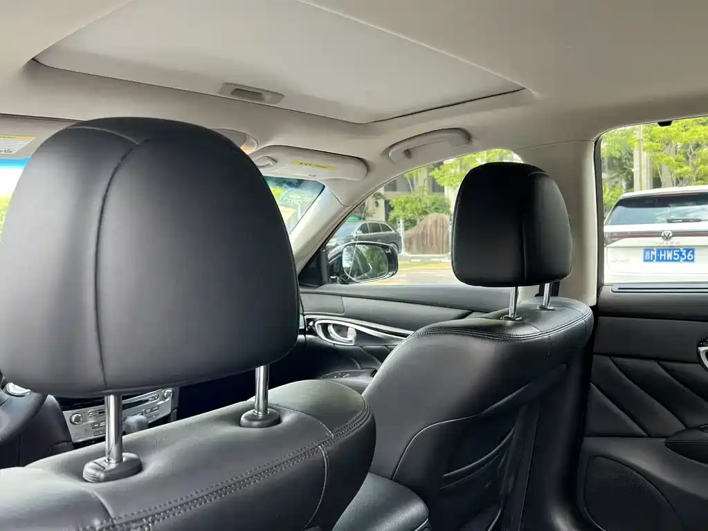 Infiniti Q70 — миниатюра 8
