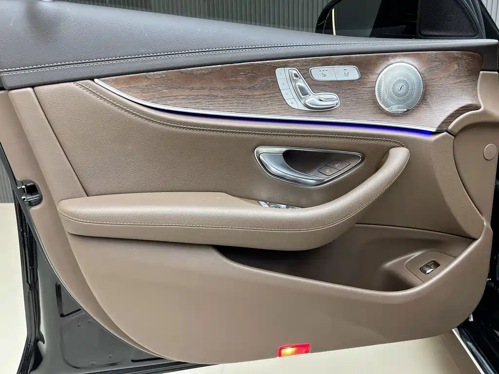 Mercedes-Benz E-Class — миниатюра 17