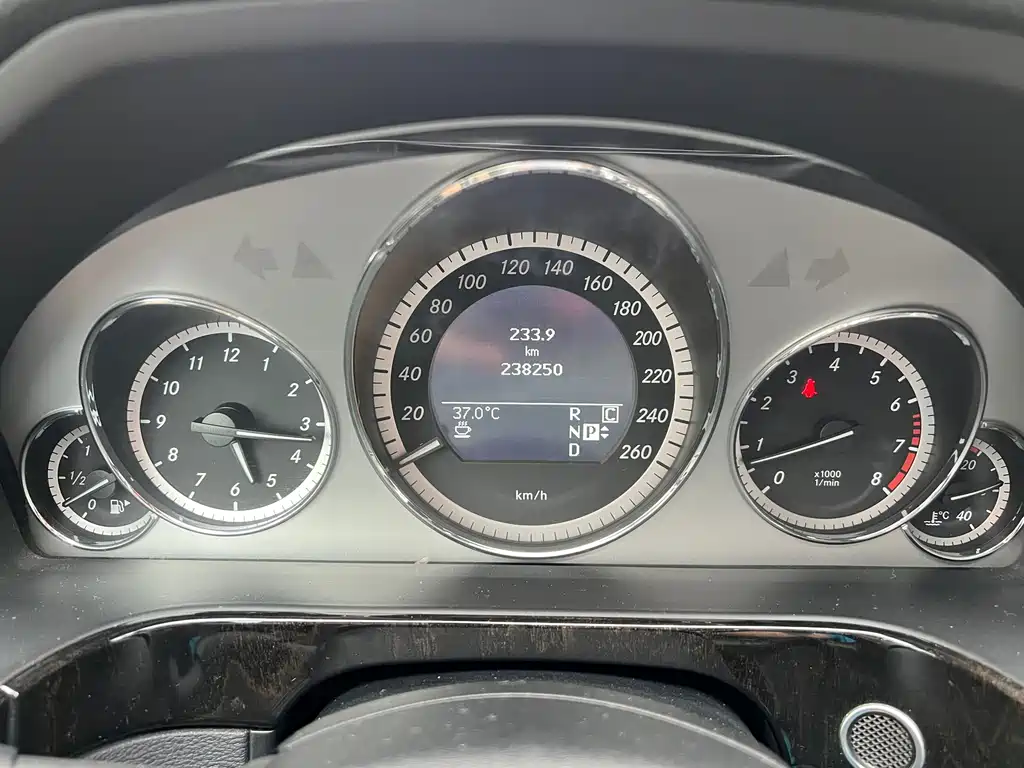 Mercedes-Benz E-Class — миниатюра 14