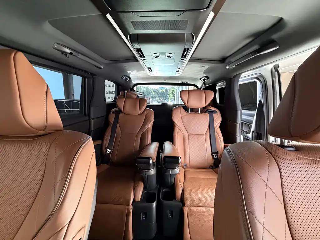 Toyota Vellfire — миниатюра 6