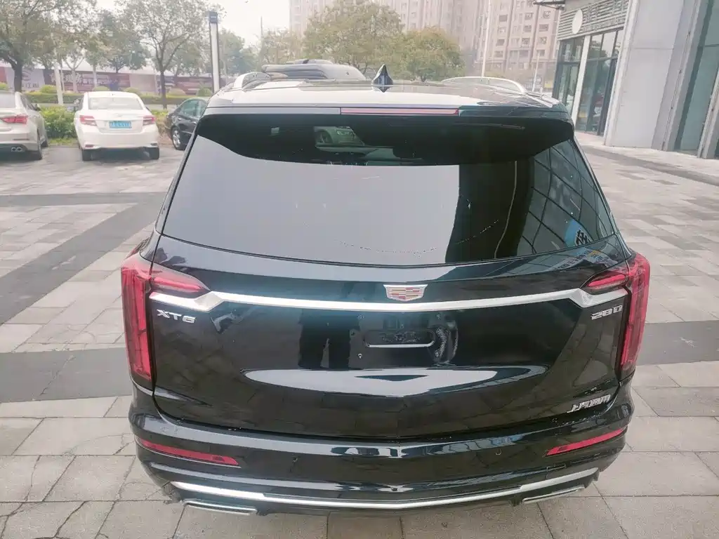 CADILLAC XT6