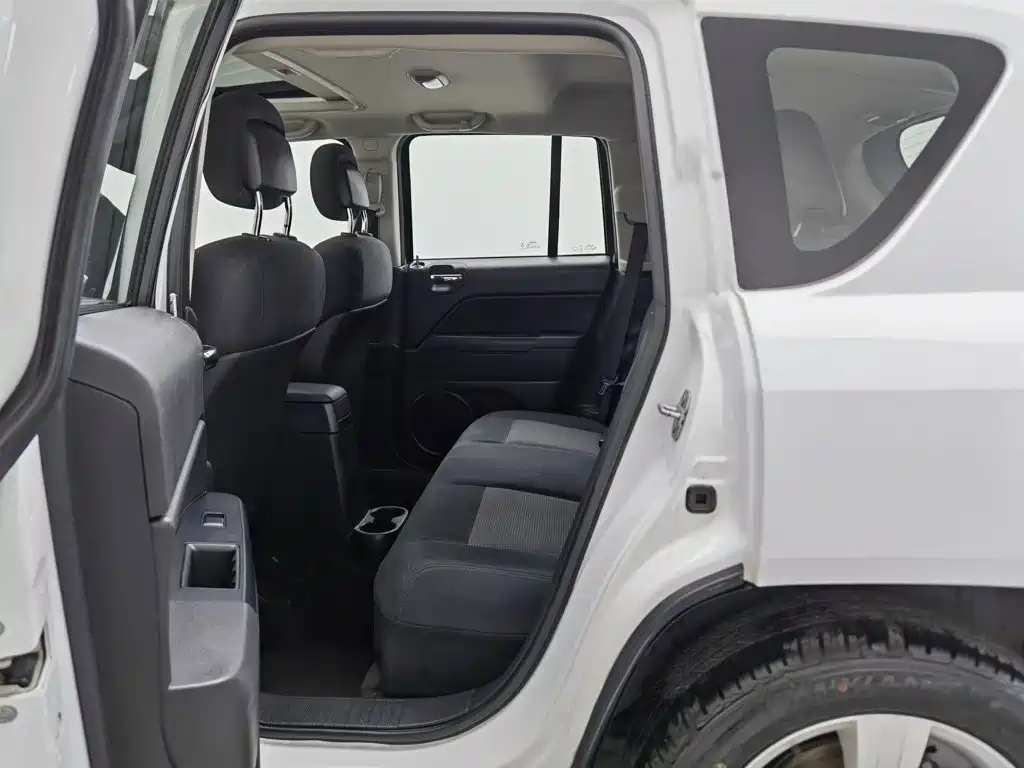 Jeep Compass (Import) — миниатюра 15