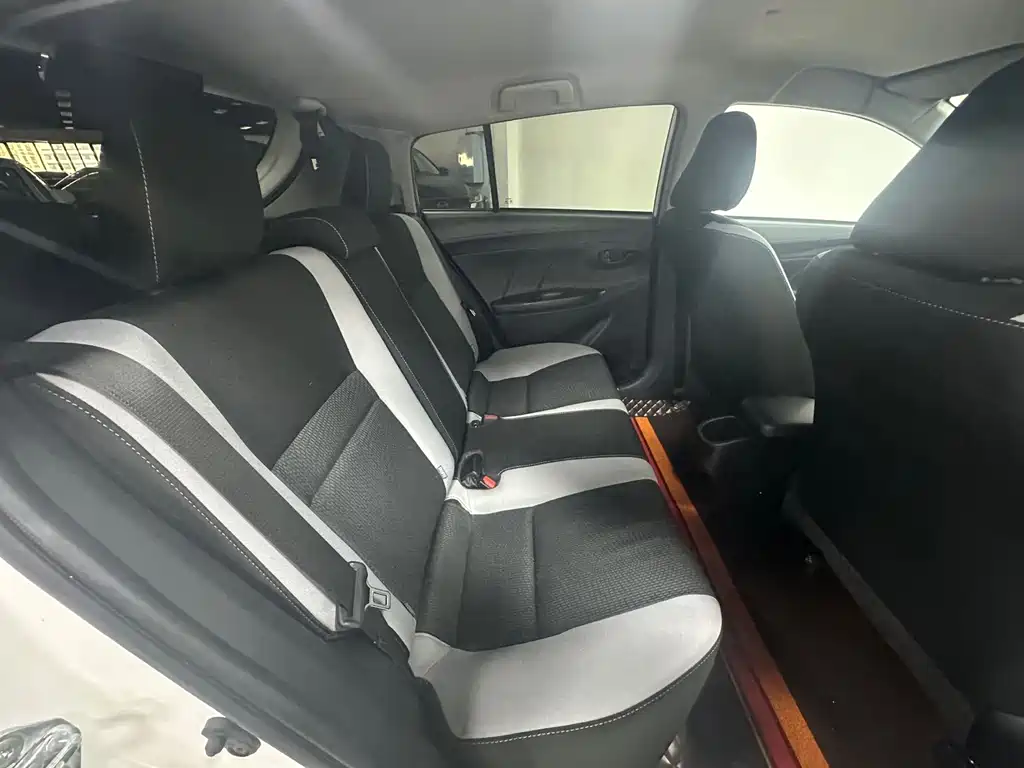 Toyota Yaris L — миниатюра 12
