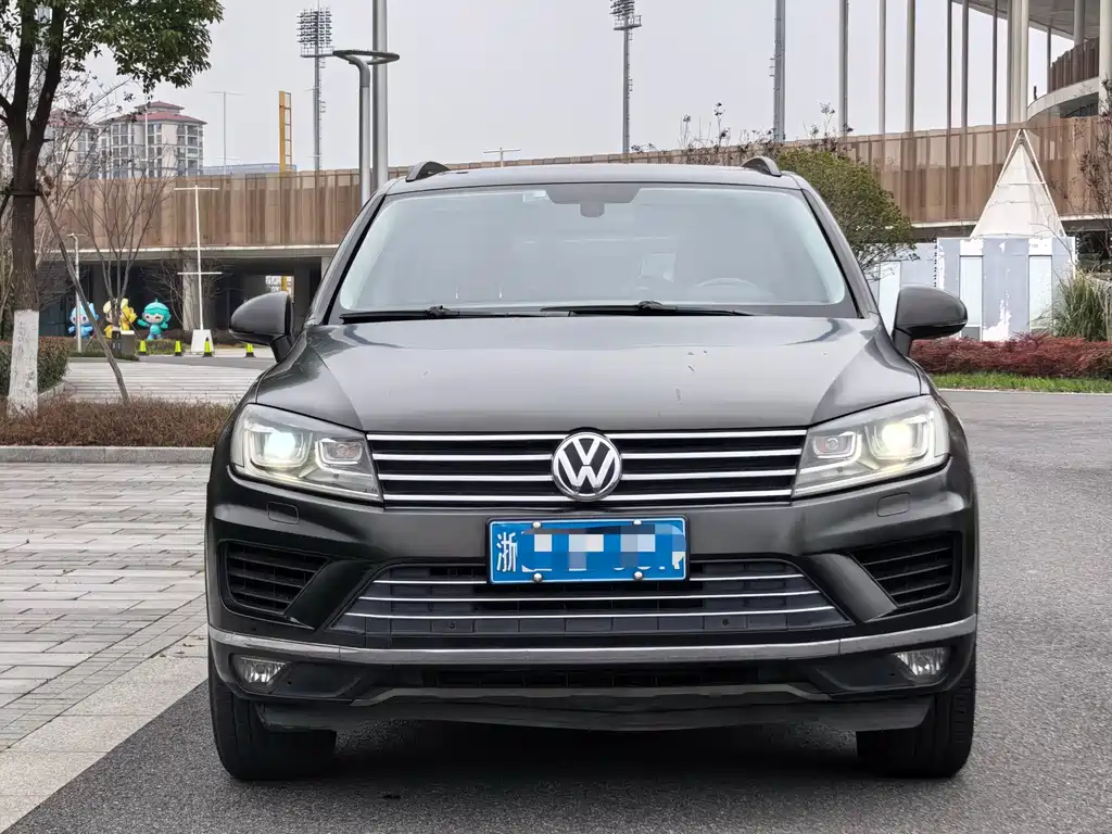 VOLKSWAGEN TOUAREG