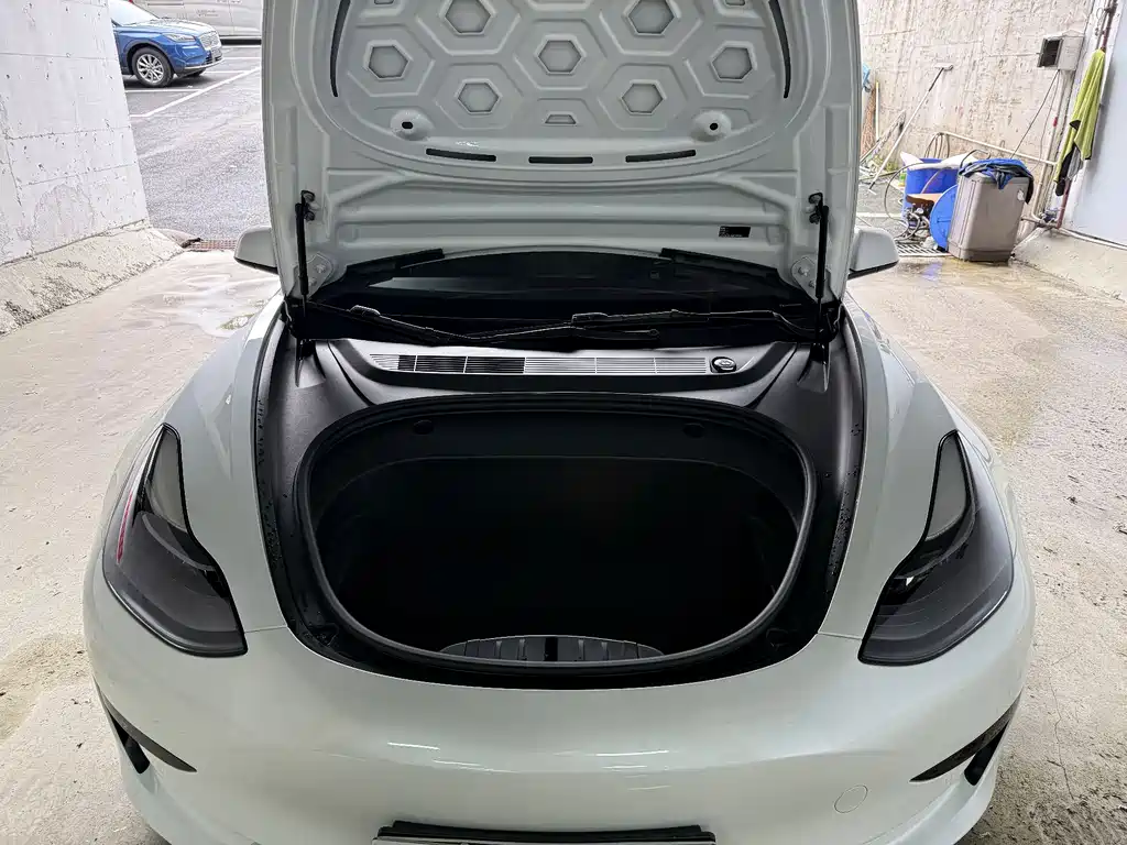 Tesla Model 3 — миниатюра 20