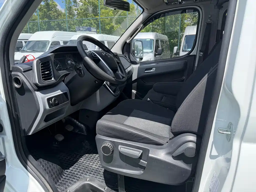Maxus V80 — миниатюра 5