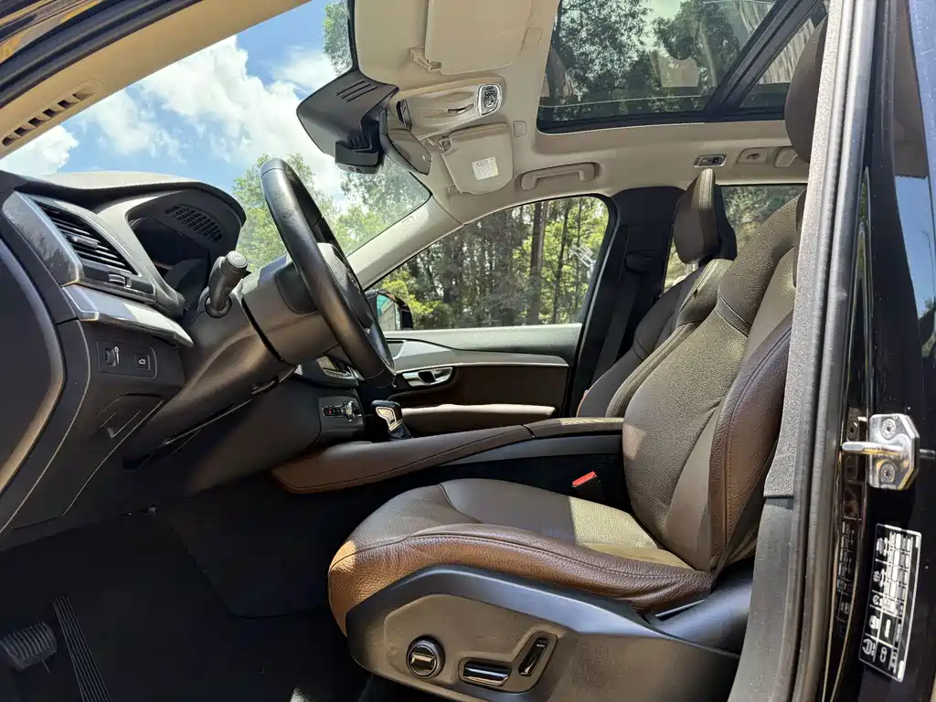 Volvo XC90 — миниатюра 13
