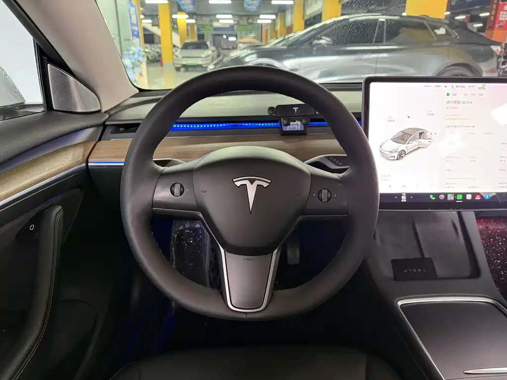 Tesla Model 3 — миниатюра 15