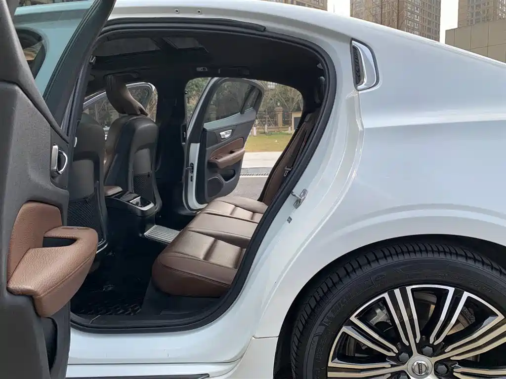 VOLVO S60 PLUG IN HYBRID