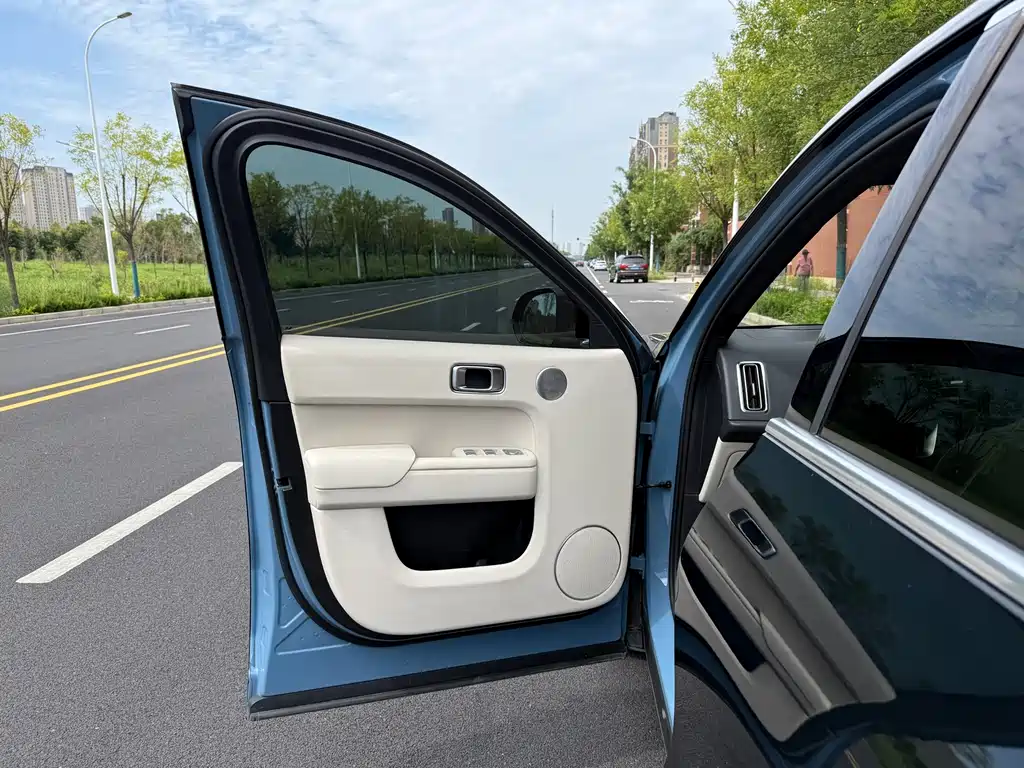 Li Auto Li L8 — миниатюра 4