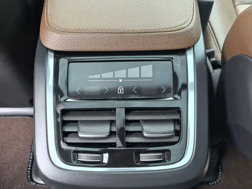 Volvo XC90 — миниатюра 12