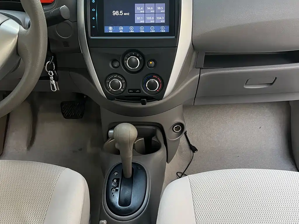 Nissan Sunny — миниатюра 13
