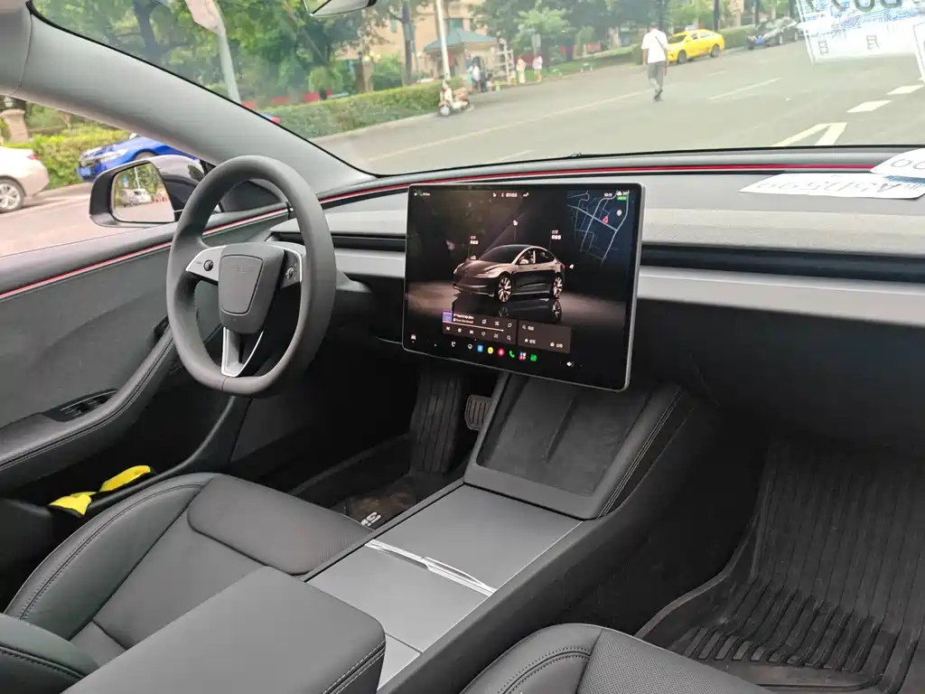 Tesla Model 3 — миниатюра 18