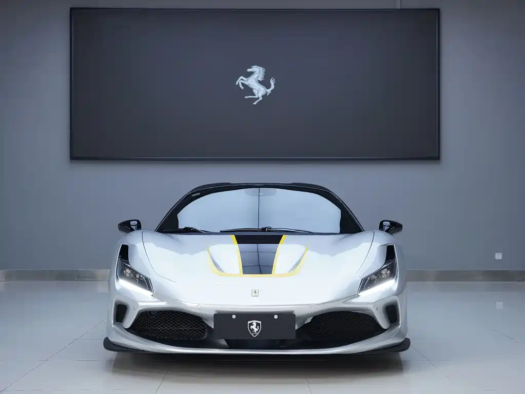 FERRARI F8