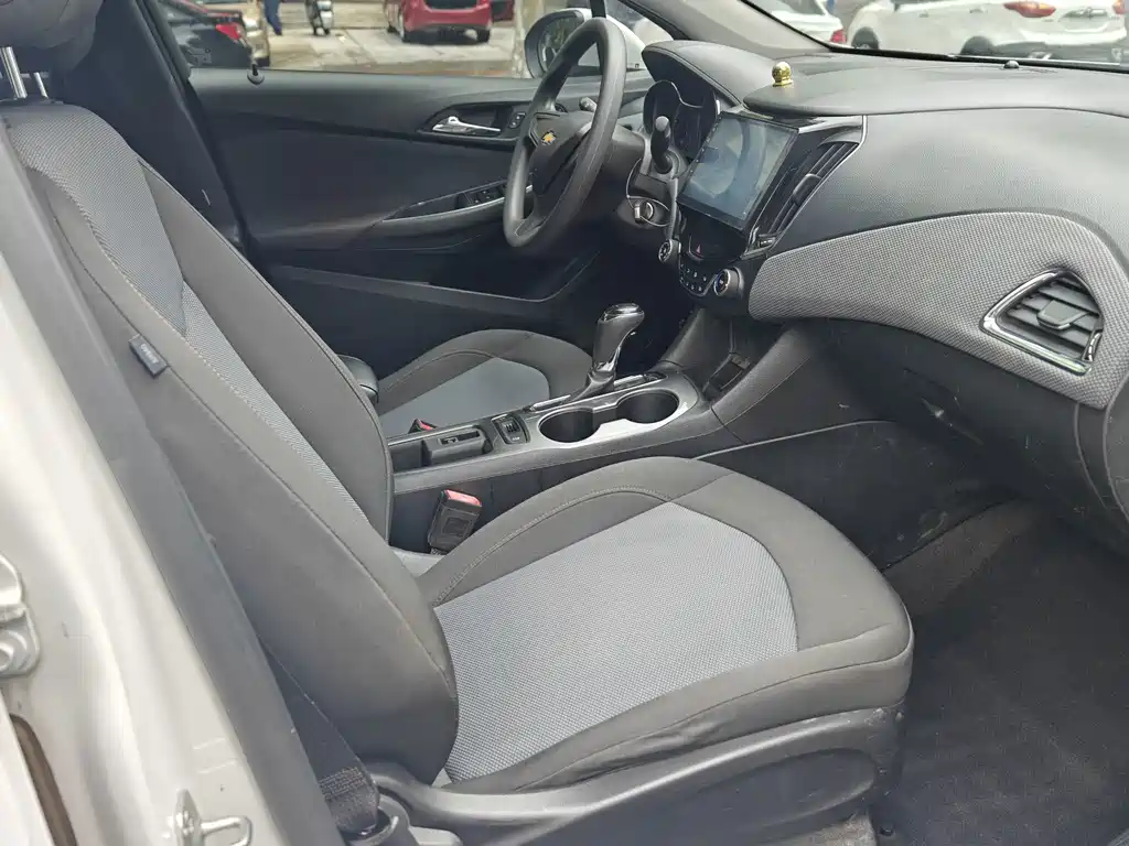 Chevrolet Cruze — миниатюра 14