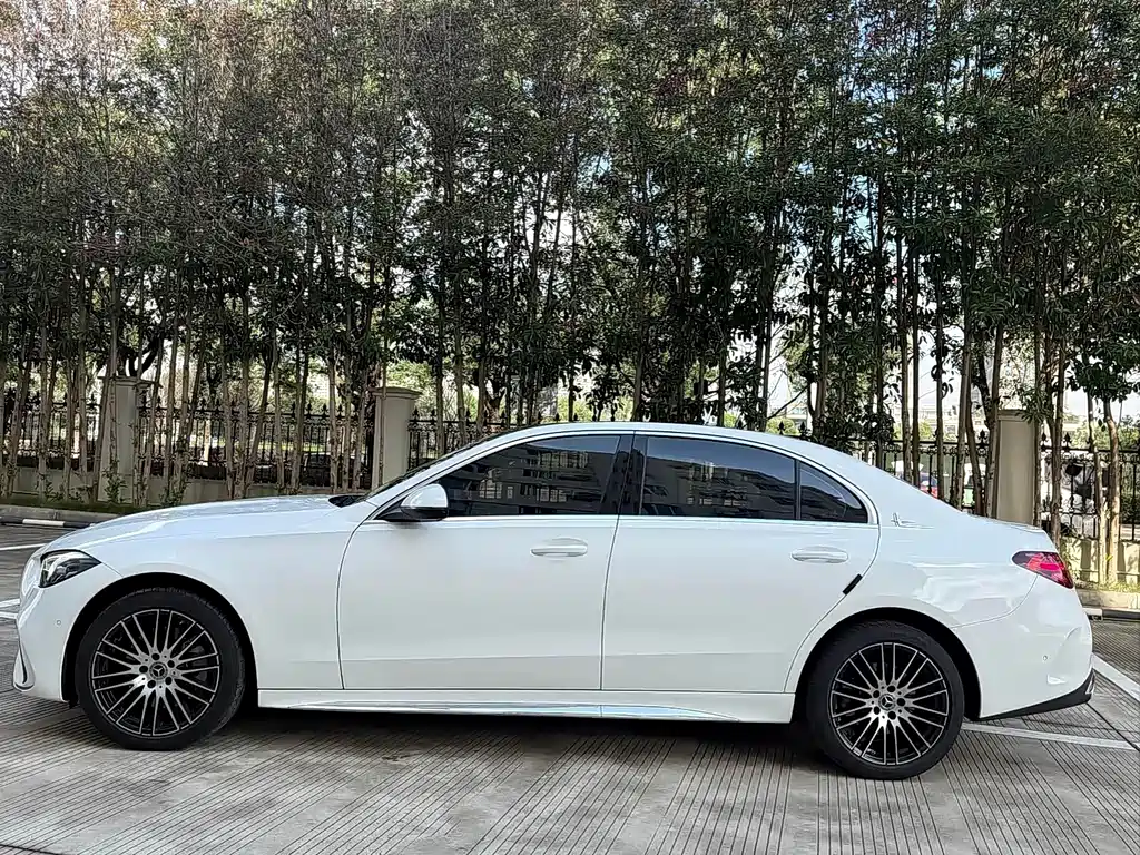 Mercedes-Benz C-Class — миниатюра 13
