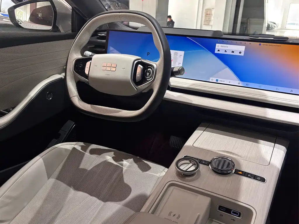 GEELY GALAXY GALAXY E8