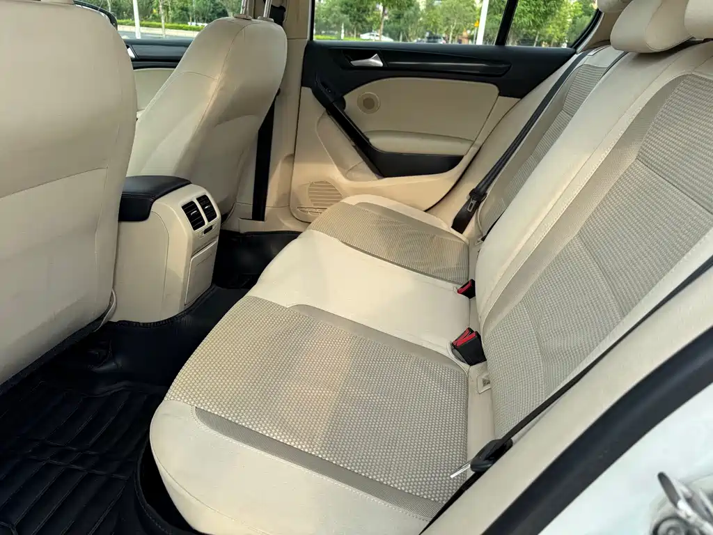 Volkswagen Golf — миниатюра 10