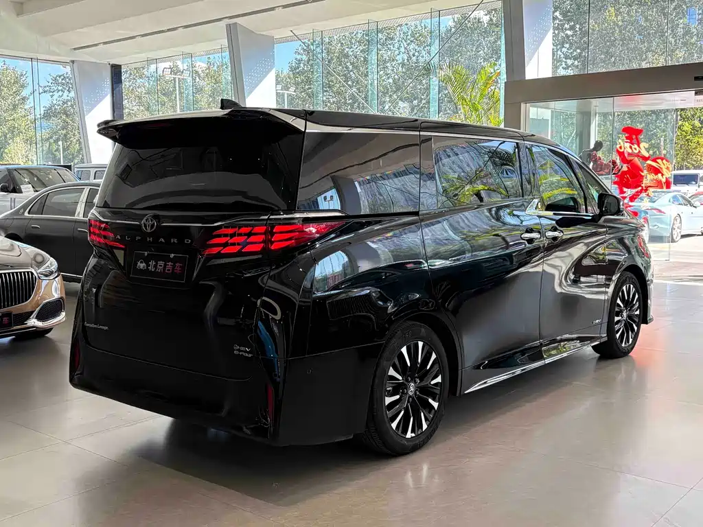 Toyota Alphard — миниатюра 28