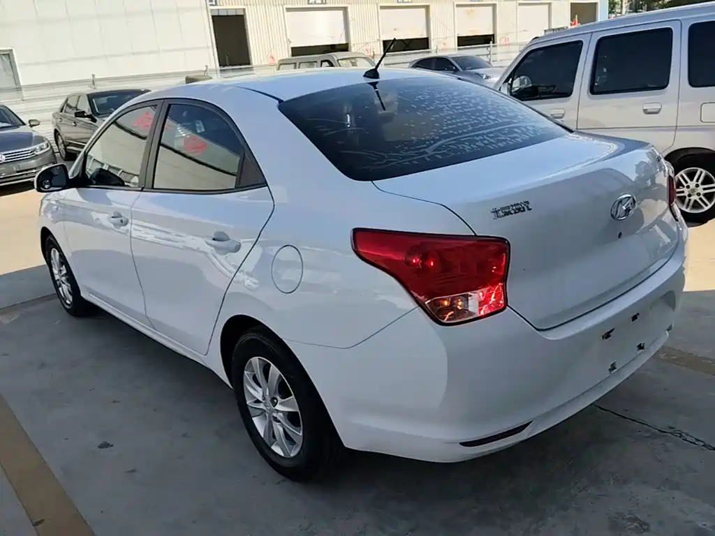 Hyundai Verna — миниатюра 5