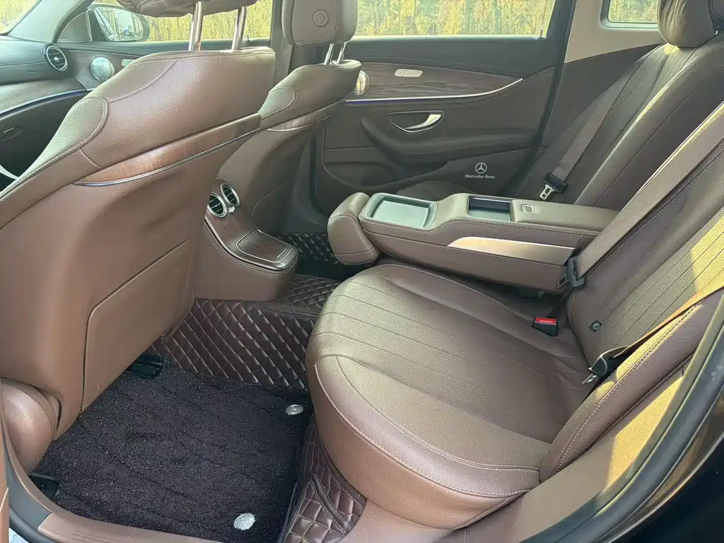 Mercedes-Benz E-Class — миниатюра 3