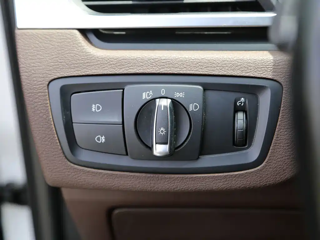 BMW X1 — миниатюра 10