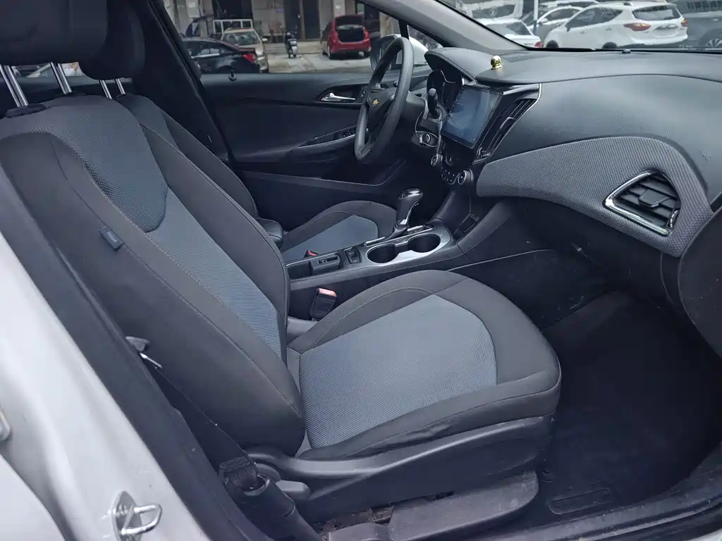 Chevrolet Cruze — миниатюра 10