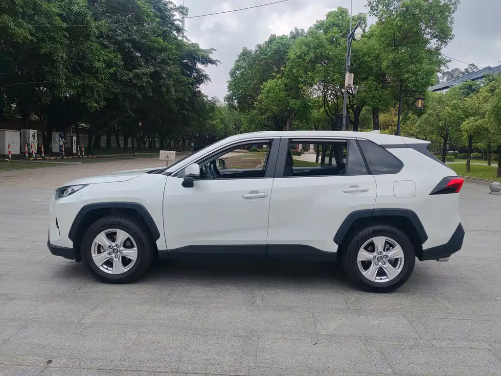 Toyota RAV4 — миниатюра 27