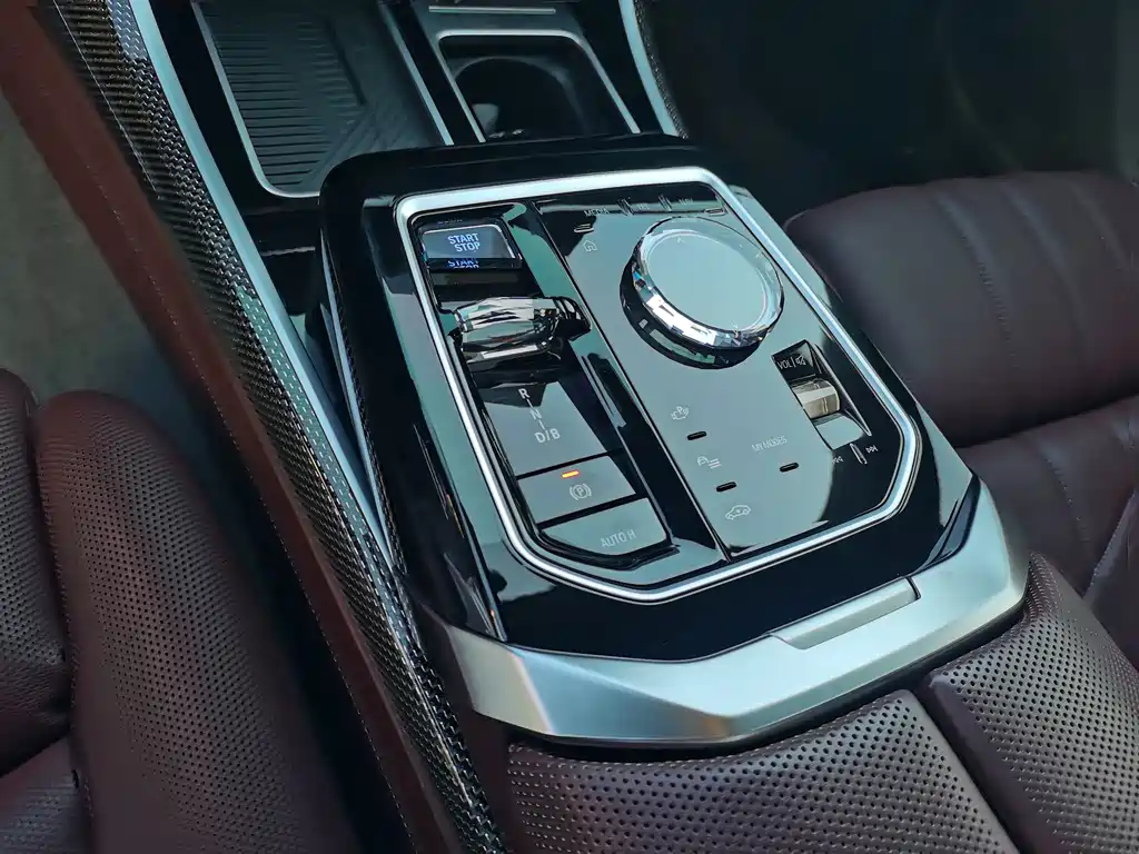 BMW i7 — миниатюра 14