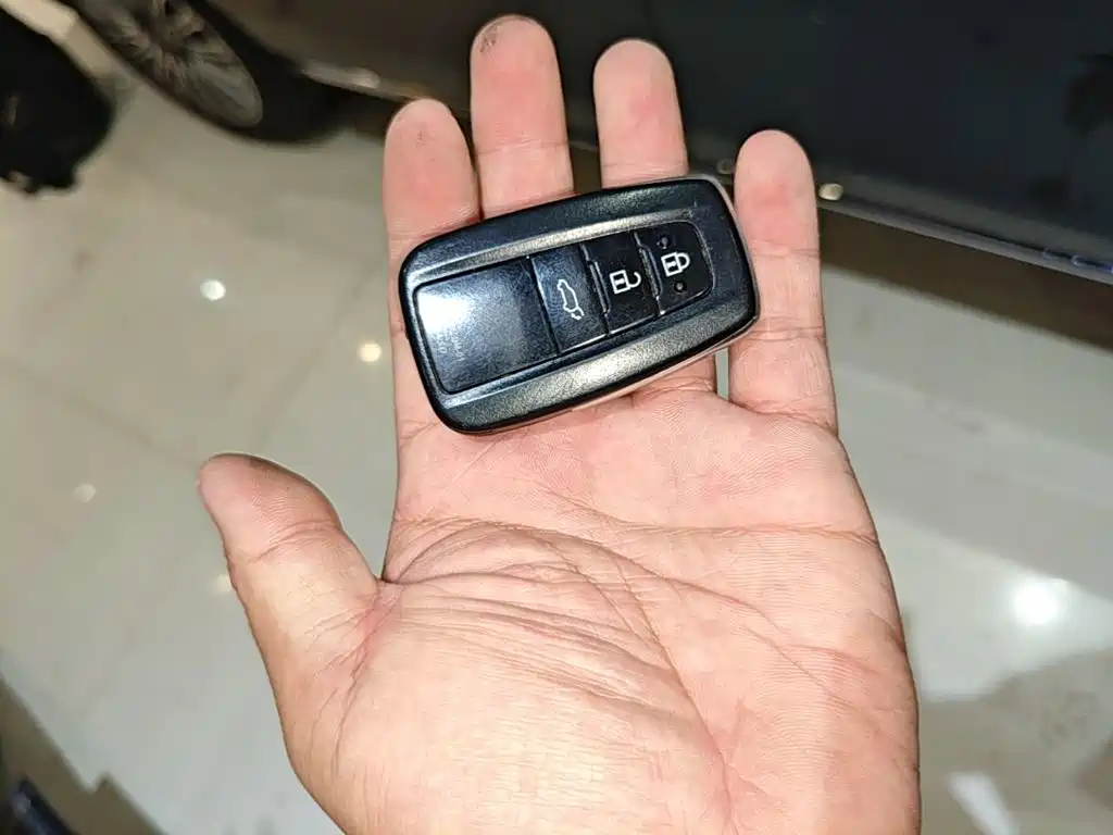 Toyota Crown Kluger — миниатюра 9