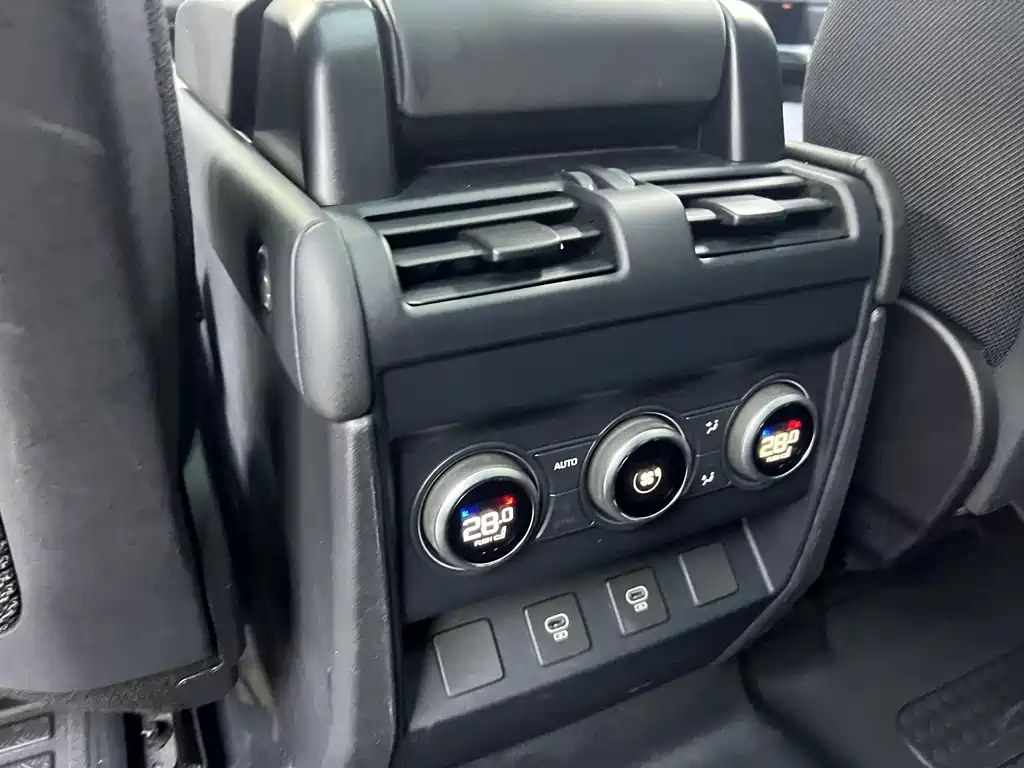 Land Rover Defender — миниатюра 10