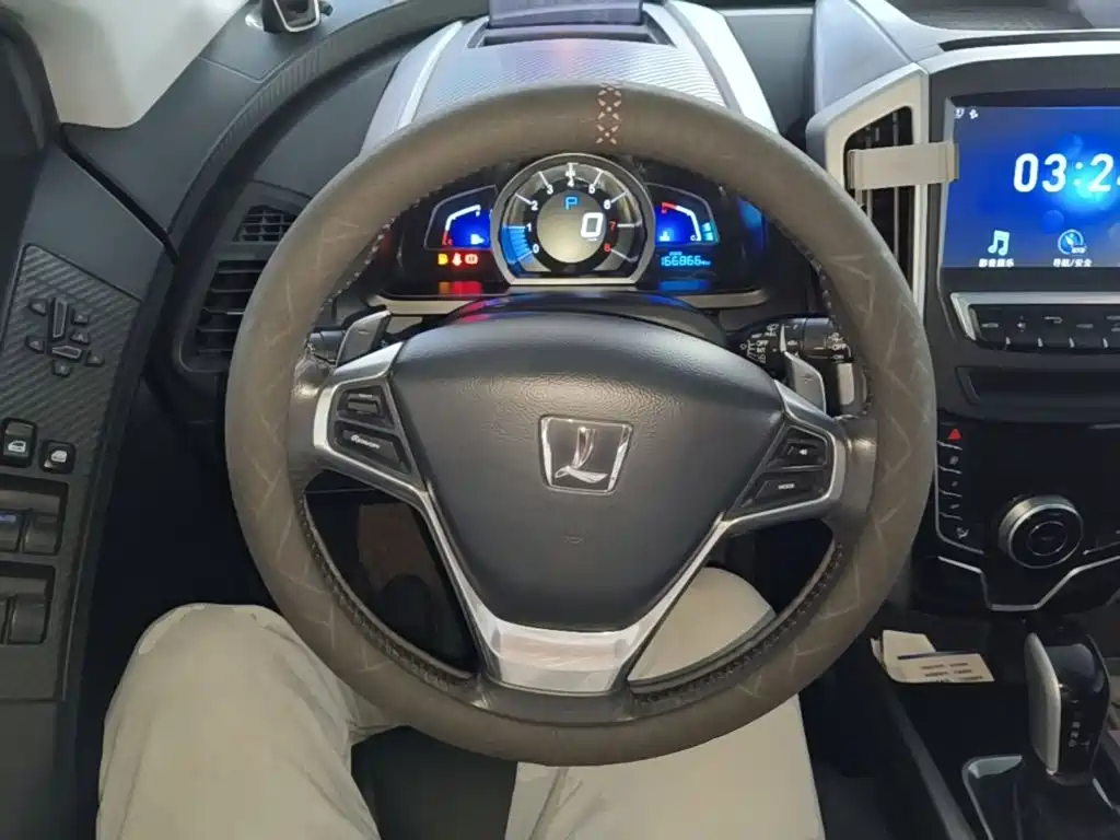 Luxgen U6 — миниатюра 11