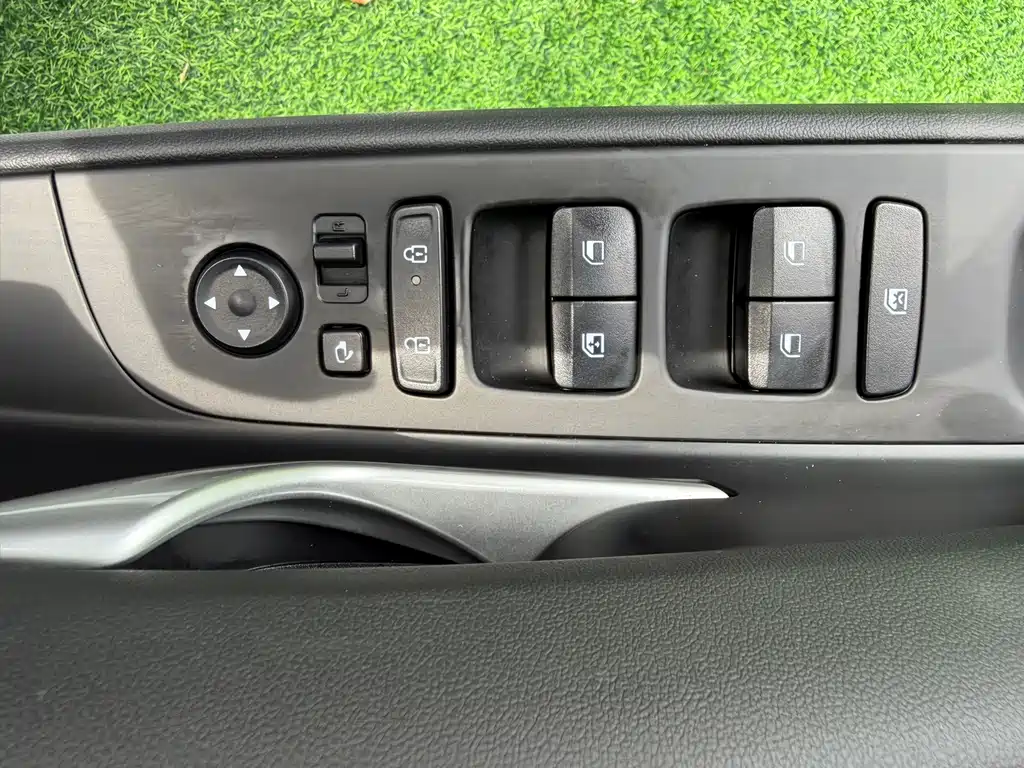 Hyundai Elantra — миниатюра 15