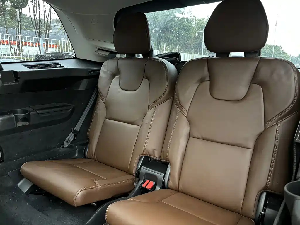 Volvo XC90 — миниатюра 11