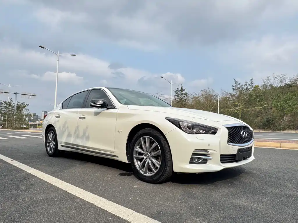 INFINITI Q50L