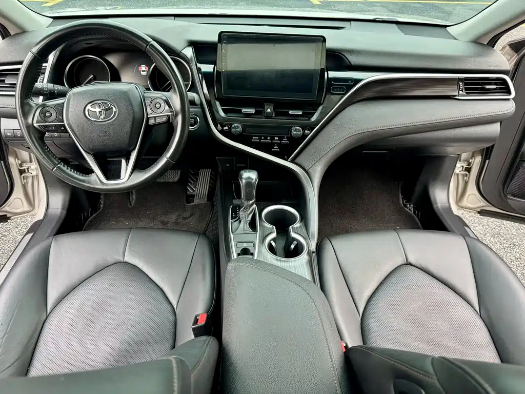 Toyota Camry — миниатюра 7