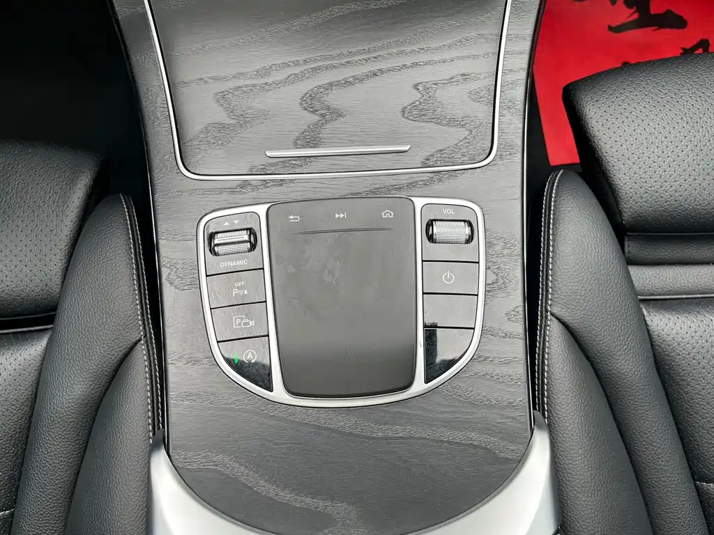 Mercedes-Benz C-Class — миниатюра 12