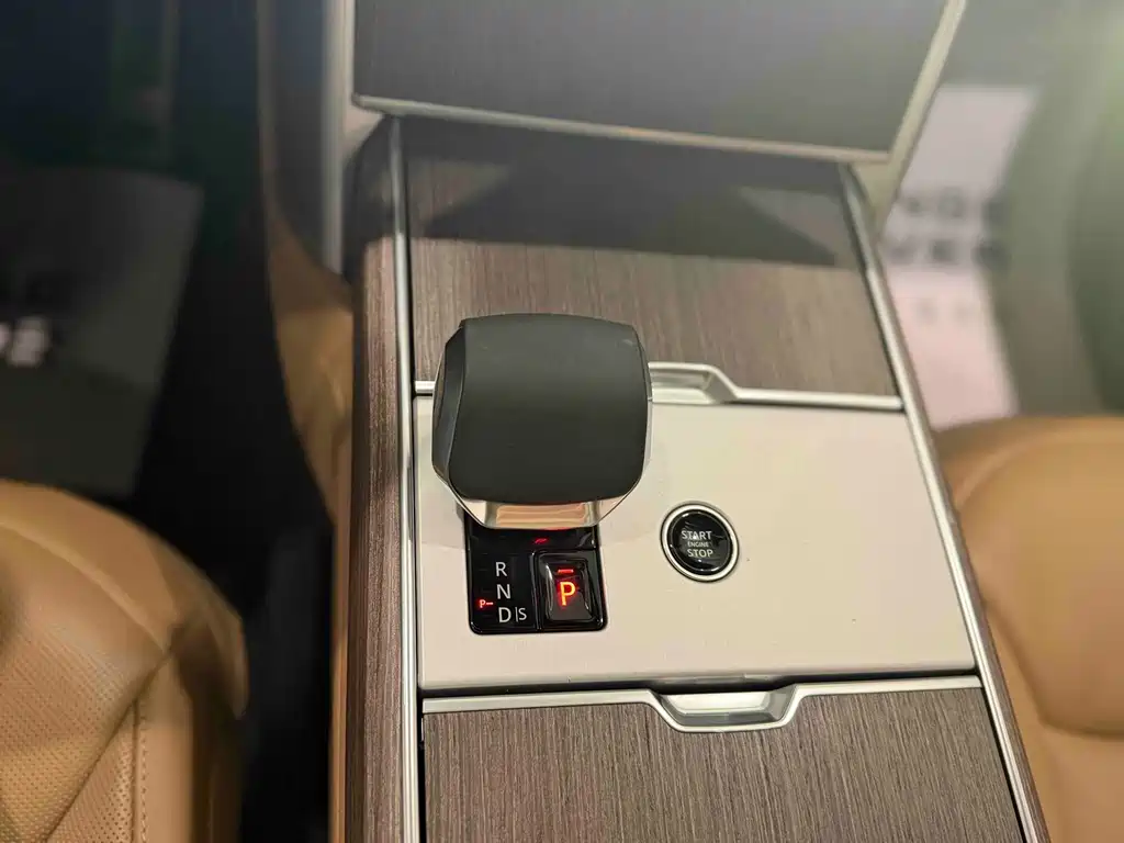 Land Rover Range Rover — миниатюра 13