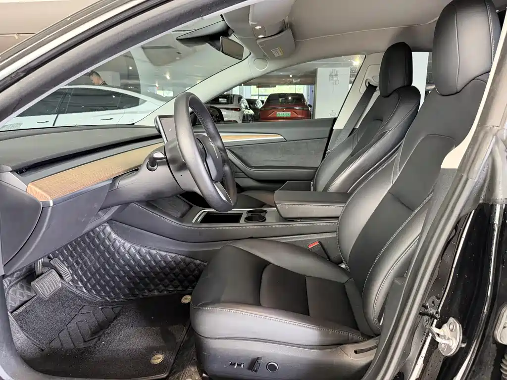 Tesla Model 3 — миниатюра 4