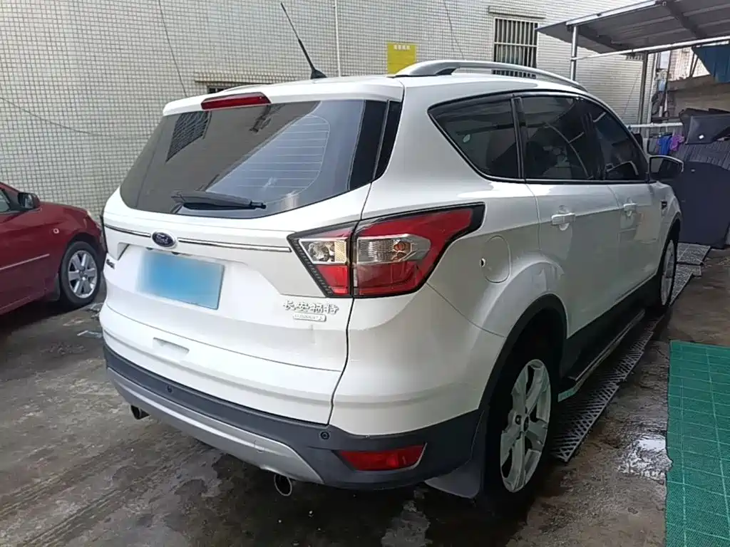 Ford Kuga — миниатюра 7