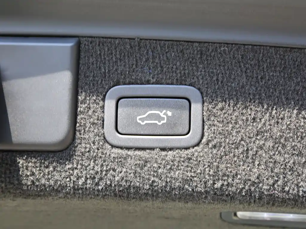 Jaguar XF — миниатюра 10