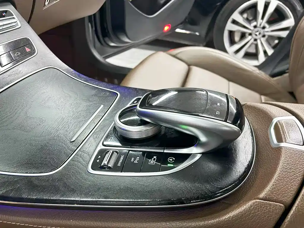Mercedes-Benz E-Class — миниатюра 12