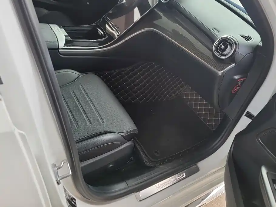 Mercedes-Benz C-Class — миниатюра 8